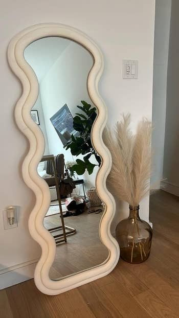 Wave Full-Length Mirror – Modern Irregular Standing Mirror for Home & Boutiques