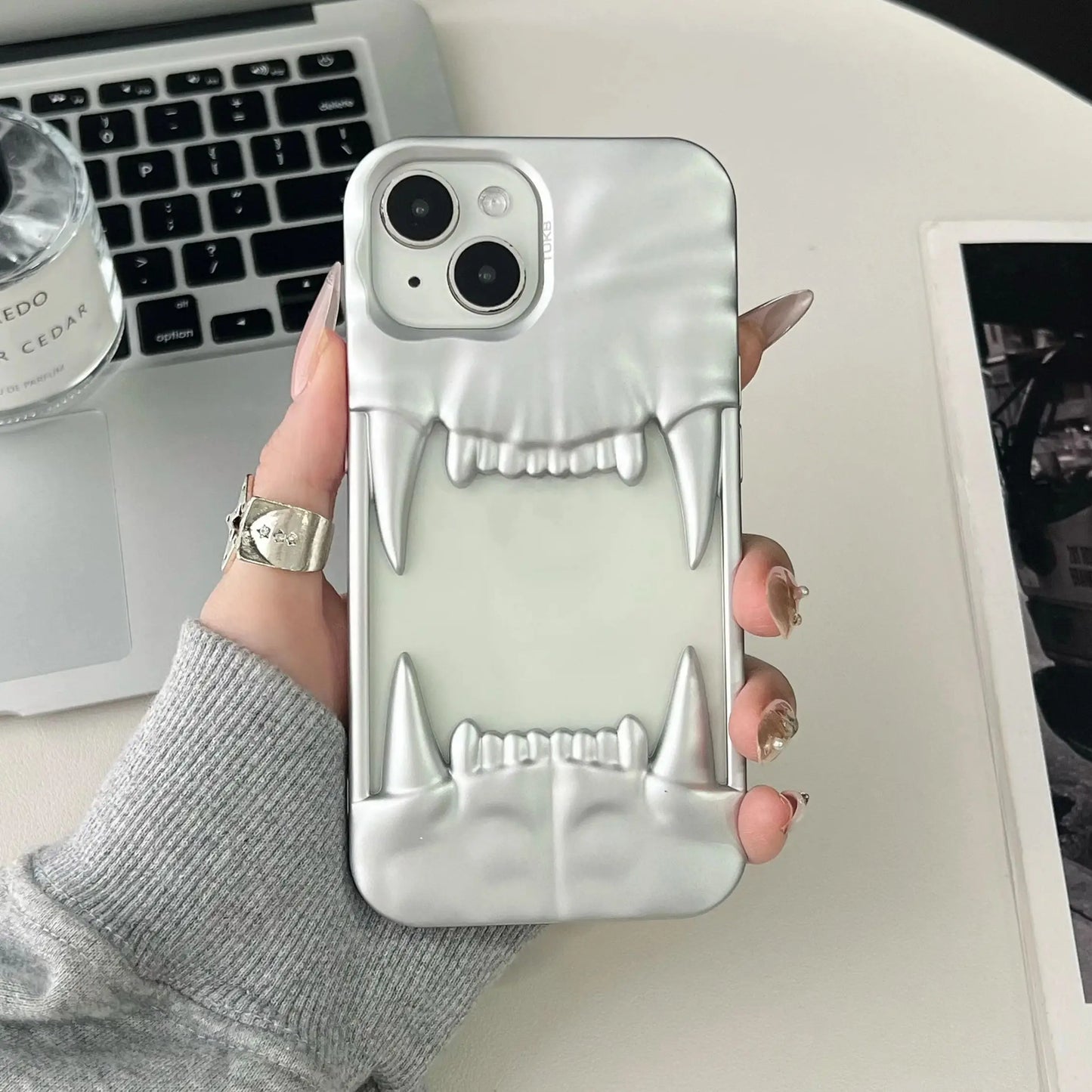 3D Pleated Tiger Tooth iPhone Case