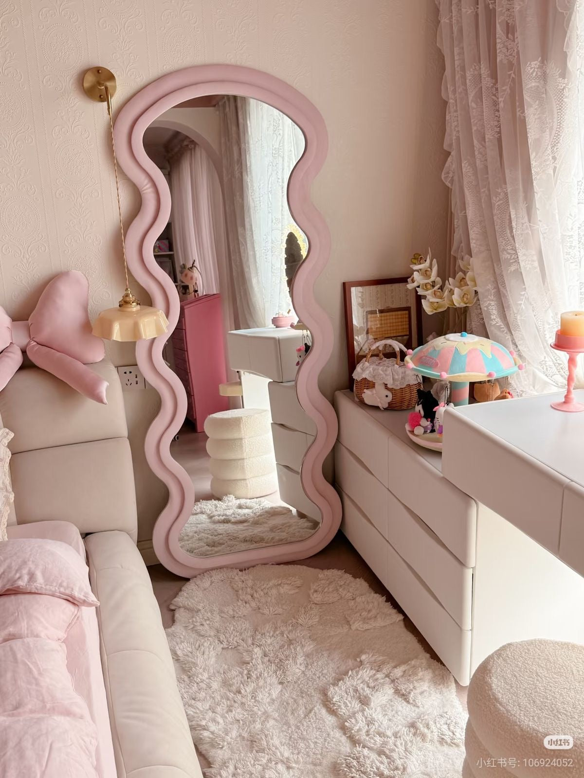 Wave Full-Length Mirror – Modern Irregular Standing Mirror for Home & Boutiques