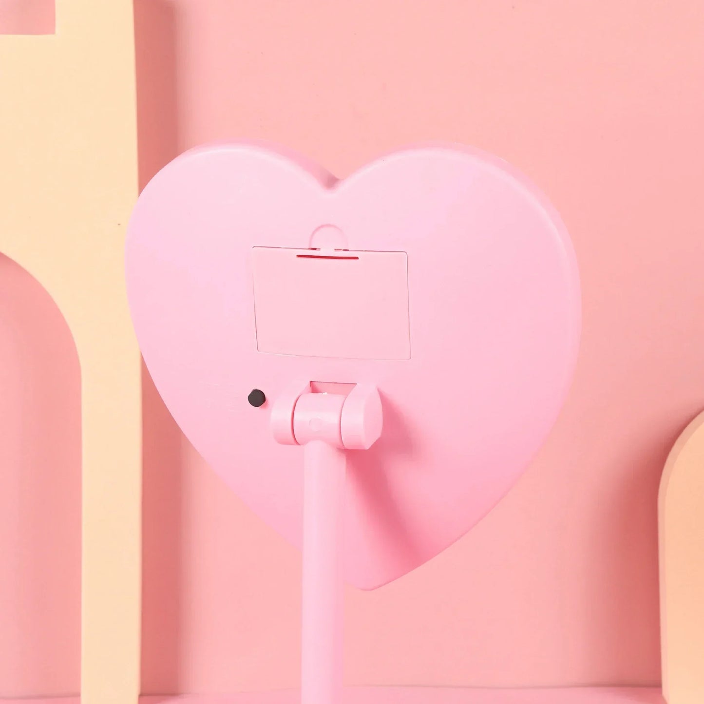 Heart-Shaped LED Makeup Mirror – Rechargeable