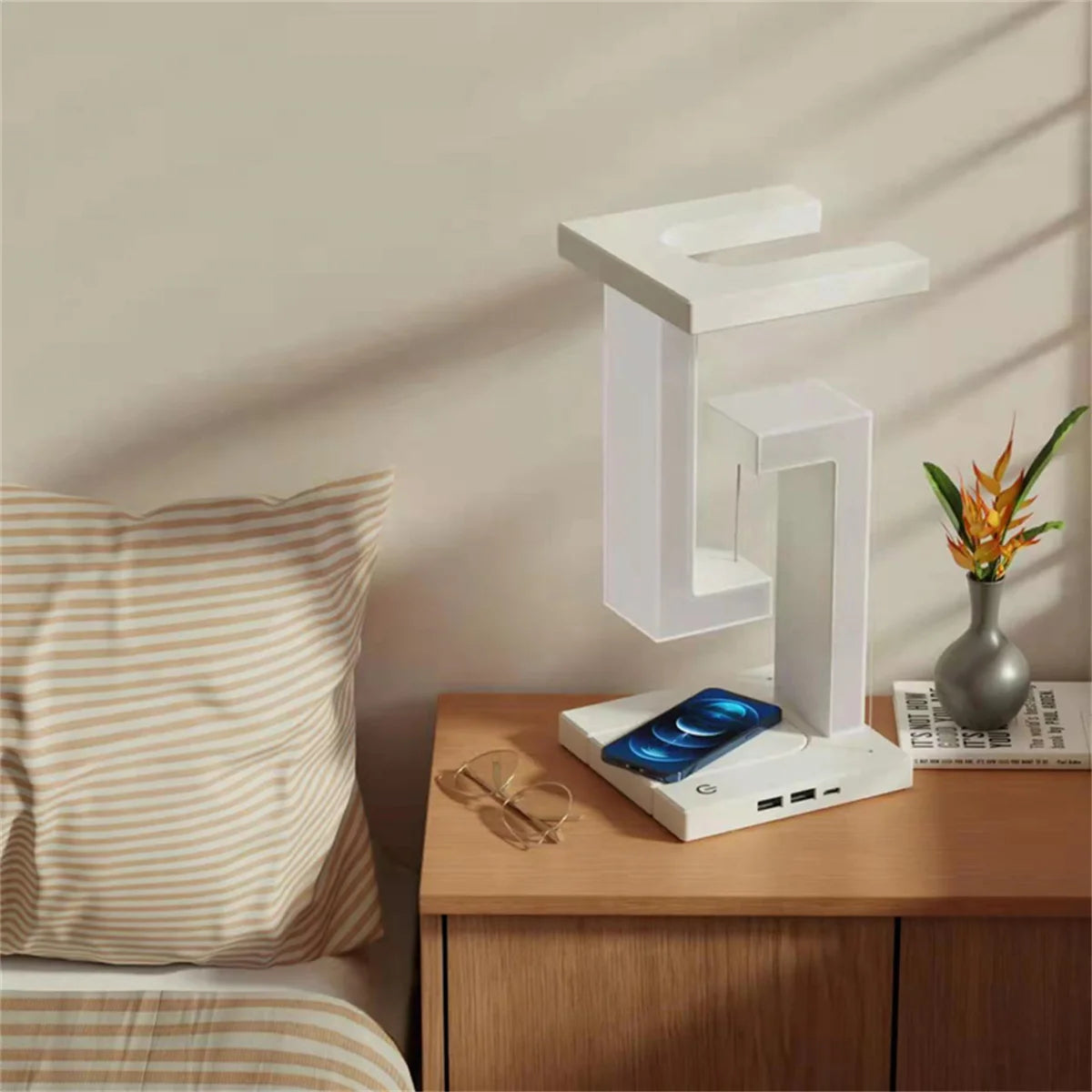 FloatGlow Charging Desk Lamp